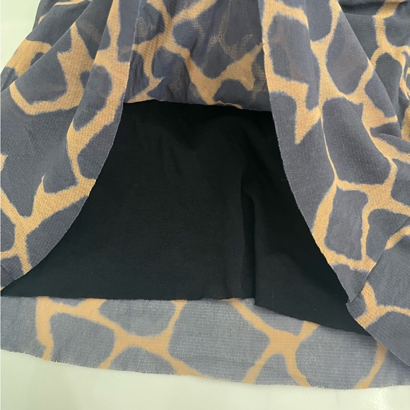 Weston Wear Womens Medium Black & Brown Giraffe Print V-Neck Shirt Blouse Top - Picture 5 of 12